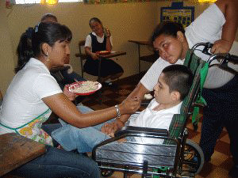 Villa del Rosario: Junge im Rollstuhl